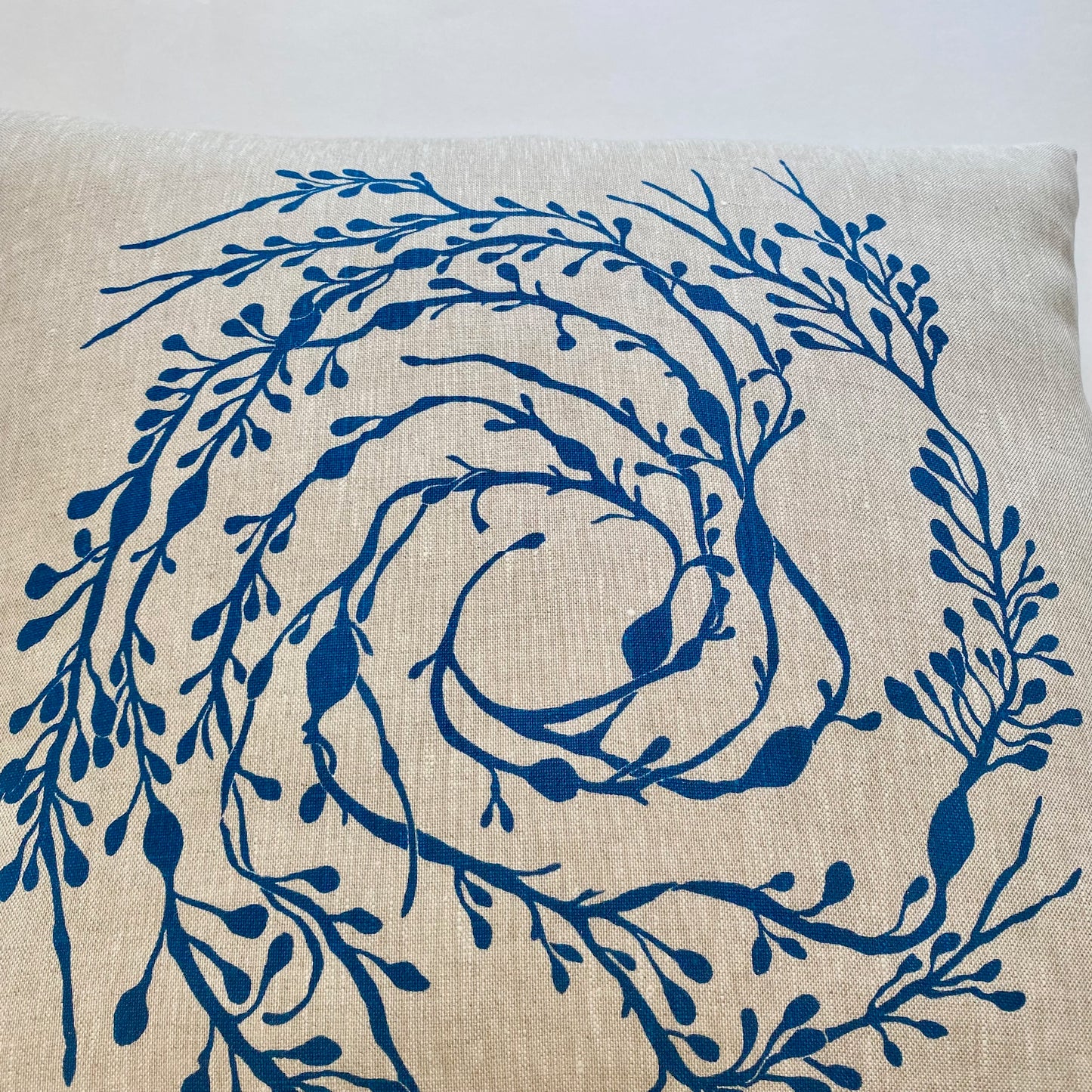 Knotted Wrack Swirl Cushion